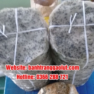 Bánh tráng gạo lứt tại Bến Tre